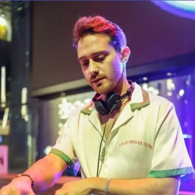 İTSMURATHAN — KiKi Cihangir'de çalan DJ