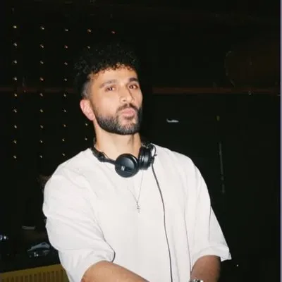 VEYSEL KAYA — KiKi'de çalan DJ