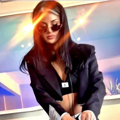 ZOE ZEY — KiKi'de çalan DJ