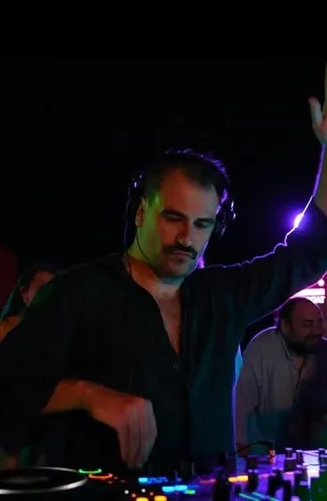 DOGA TORUNOGLU — KiKi Cihangir'de çalan DJ