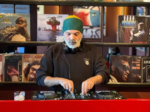 SERHAT BARIŞ — KiKi'de çalan DJ
