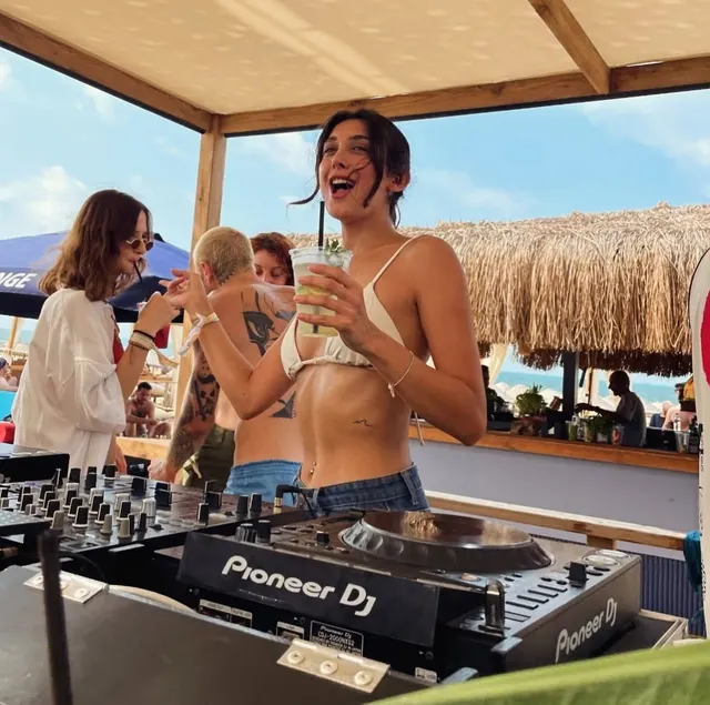 KIKI LEMBA — KiKi Cihangir'de çalan DJ