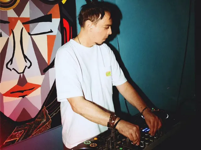 KEEFER — KiKi Cihangir'de çalan DJ