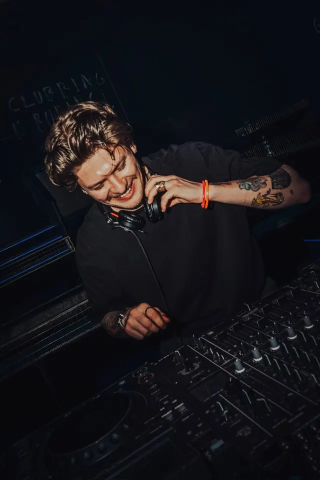 EMIR EFE — KiKi Cihangir'de çalan DJ