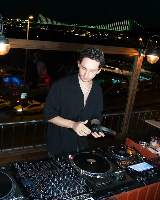 ULAS ONAL — KiKi Cihangir'de çalan DJ