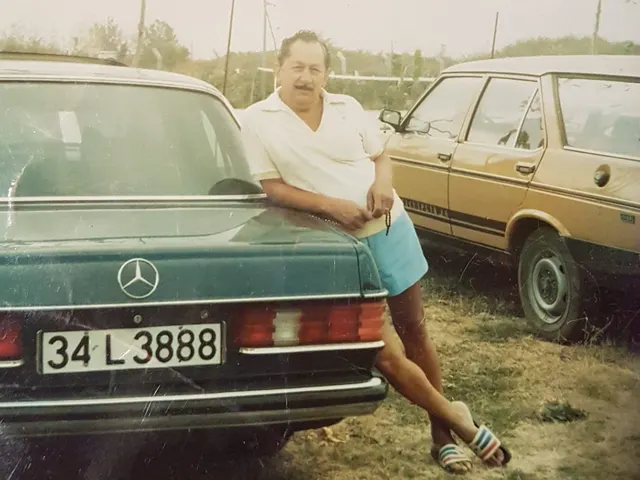 MENACHEM 26 — KiKi Cihangir'de çalan DJ
