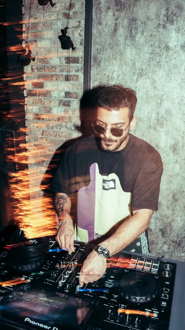 AKKUSH — KiKi Cihangir'de çalan DJ