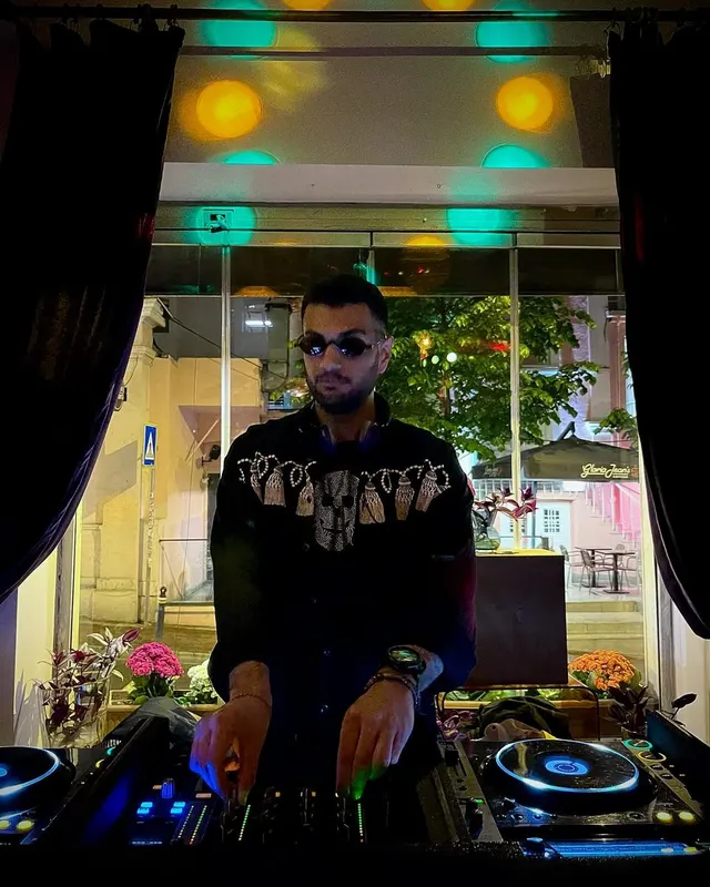 7EINA — KiKi Cihangir'de çalan DJ