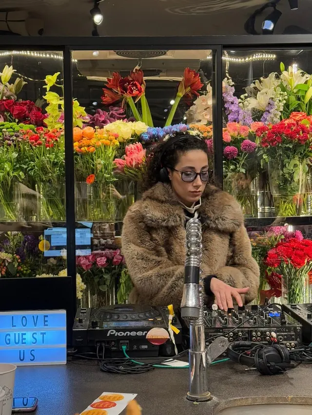 DENİZ ŞENYER — KiKi Cihangir'de çalan DJ