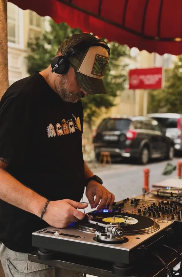 SOULTHIEF — KiKi Cihangir'de çalan DJ
