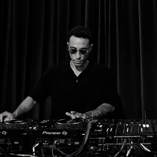 EFEX — KiKi Cihangir'de çalan DJ